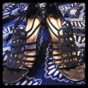 NWOT Black heels